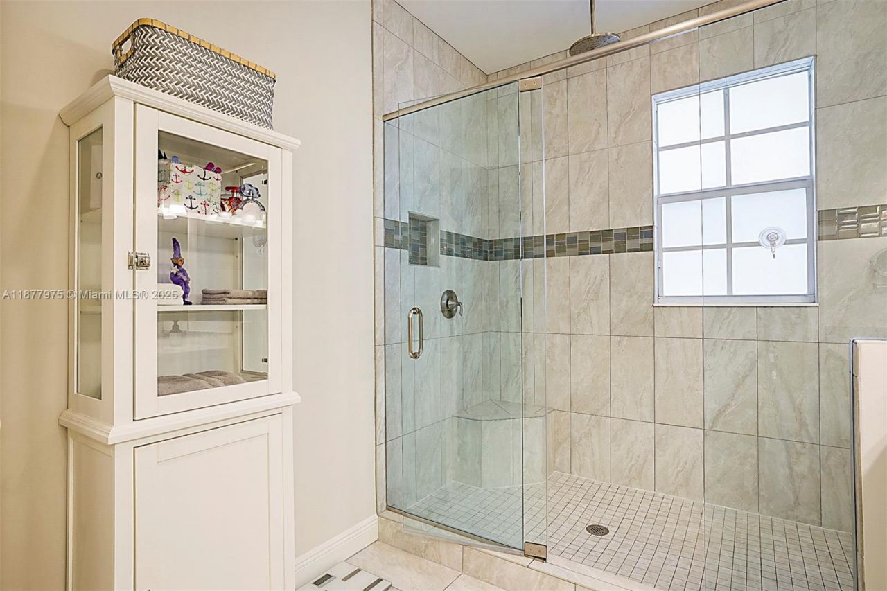 140 Ocean Breeze Dr, Juno Beach, FL 33408 Photo