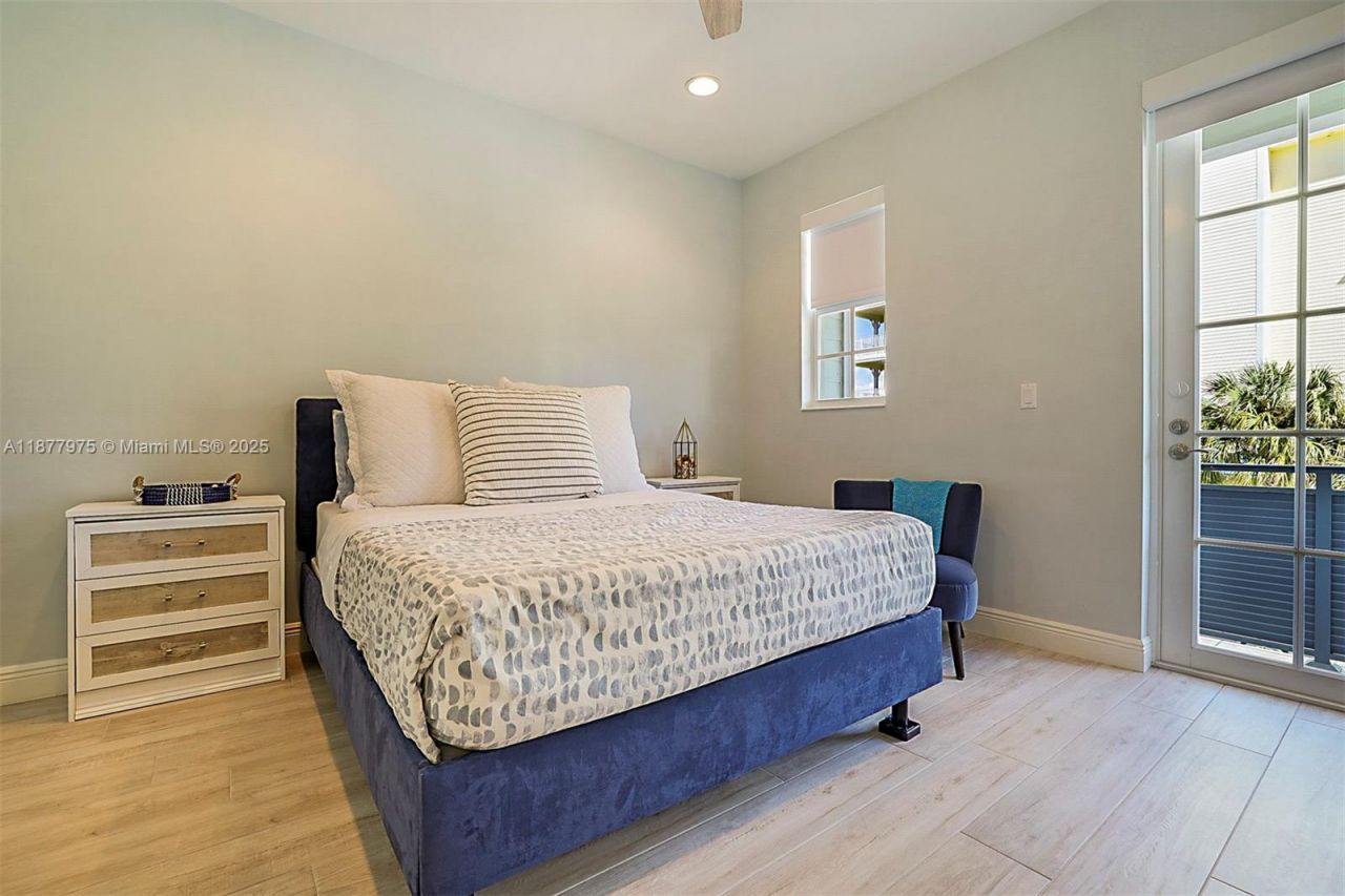 140 Ocean Breeze Dr, Juno Beach, FL 33408 Photo