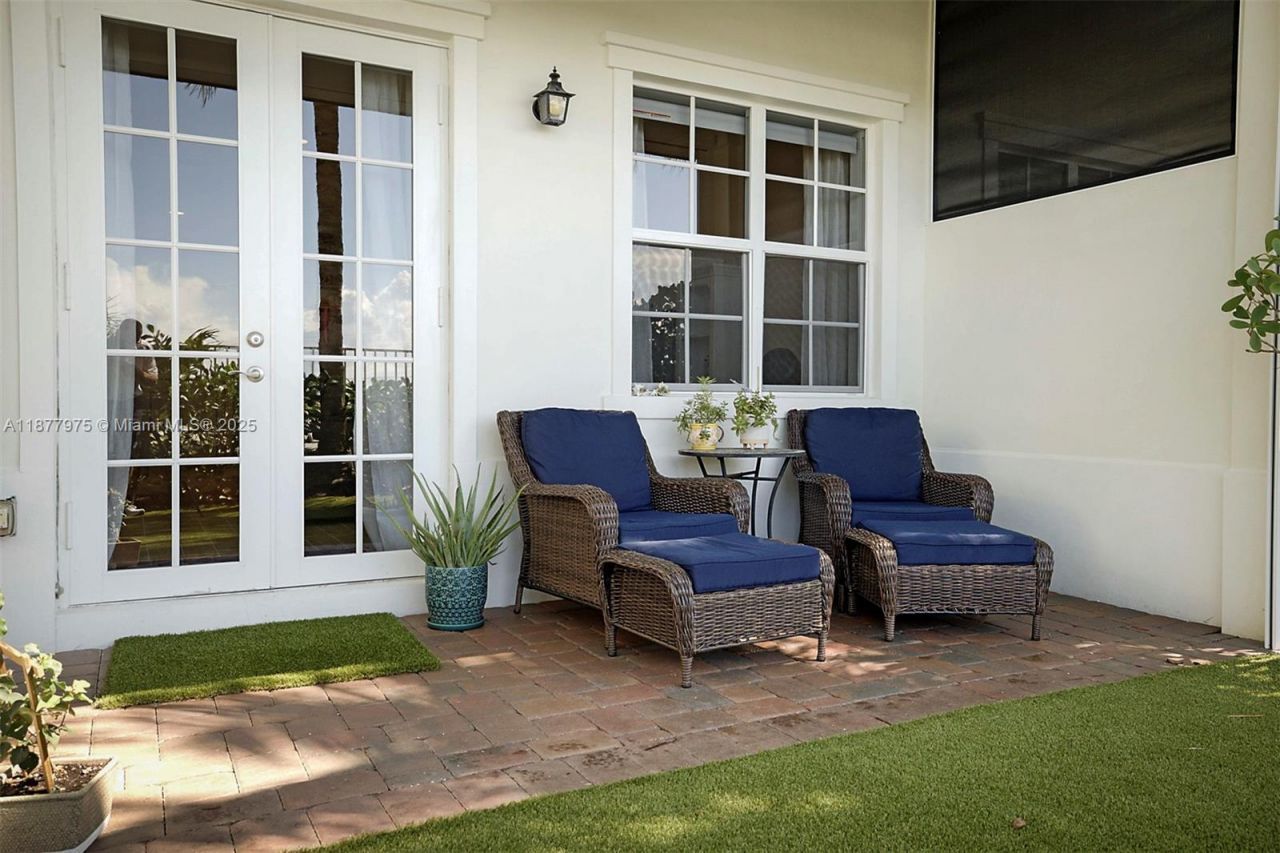 140 Ocean Breeze Dr, Juno Beach, FL 33408 Photo