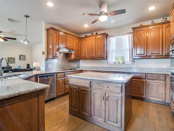 949 Stephen Court, Farmersville, TX 75442