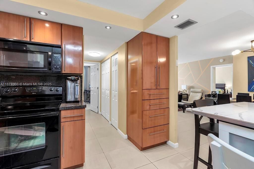 251 174th St, Unit 708, Sunny Isles Beach, FL 33160 Photo