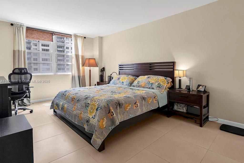 251 174th St, Unit 708, Sunny Isles Beach, FL 33160 Photo