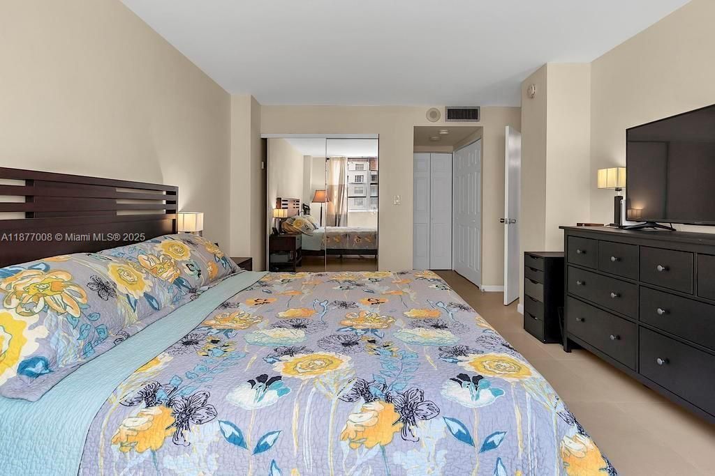 251 174th St, Unit 708, Sunny Isles Beach, FL 33160 Photo