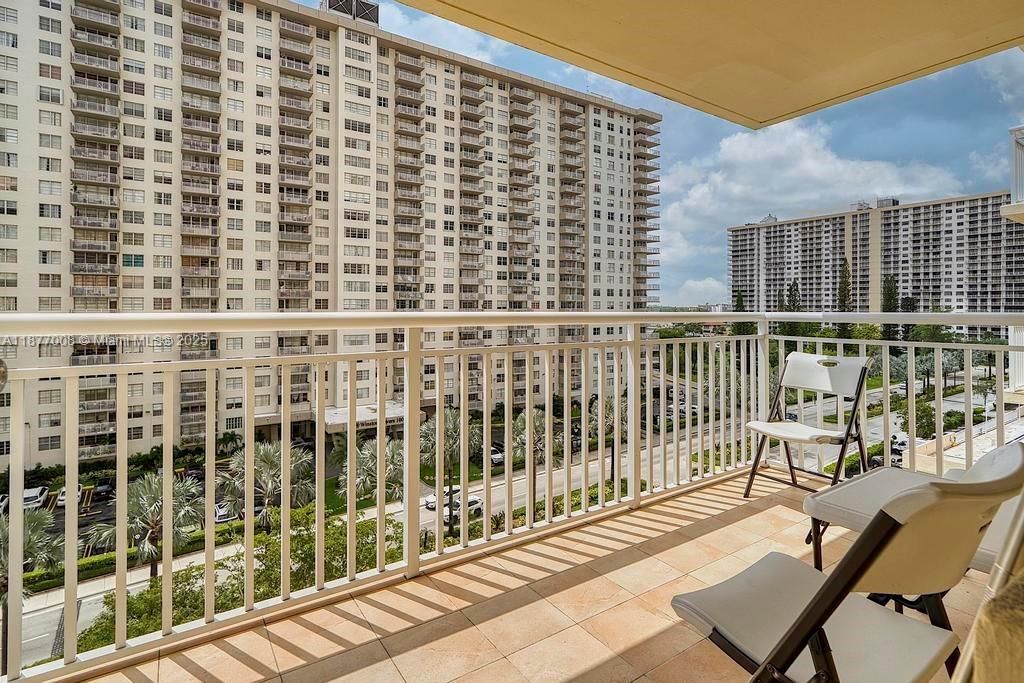 251 174th St, Unit 708, Sunny Isles Beach, FL 33160 Photo