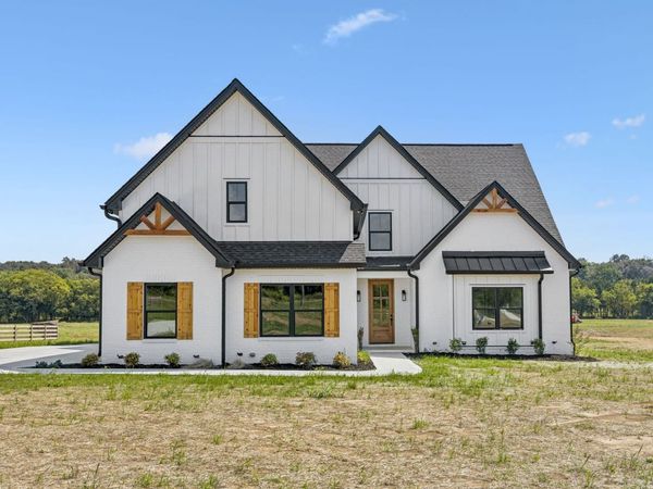 4088 Chicken Rd, Lebanon, TN 37090