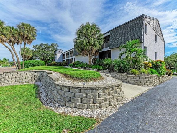 2124 TAMIAMI TRAIL, Unit 207, SARASOTA, FL 34234