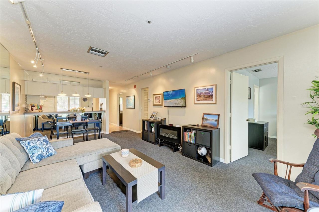 2124 Tamiami Trail, Unit 207, Sarasota, FL 34234 Photo