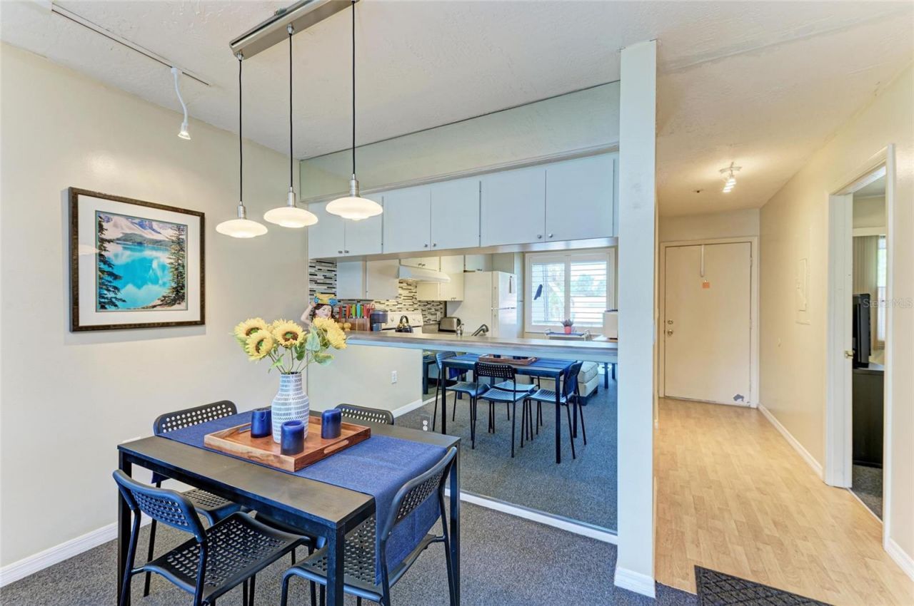 2124 Tamiami Trail, Unit 207, Sarasota, FL 34234 Photo