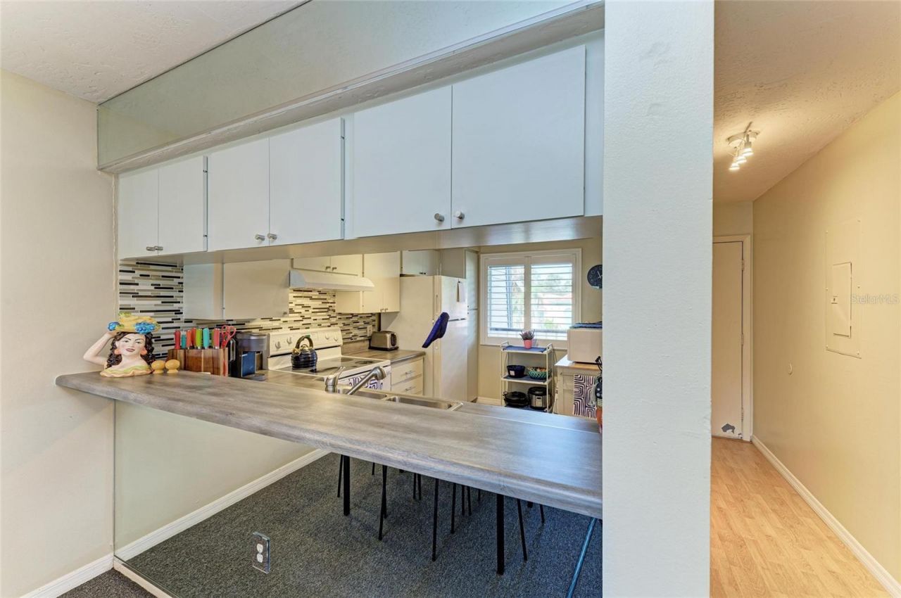 2124 Tamiami Trail, Unit 207, Sarasota, FL 34234 Photo