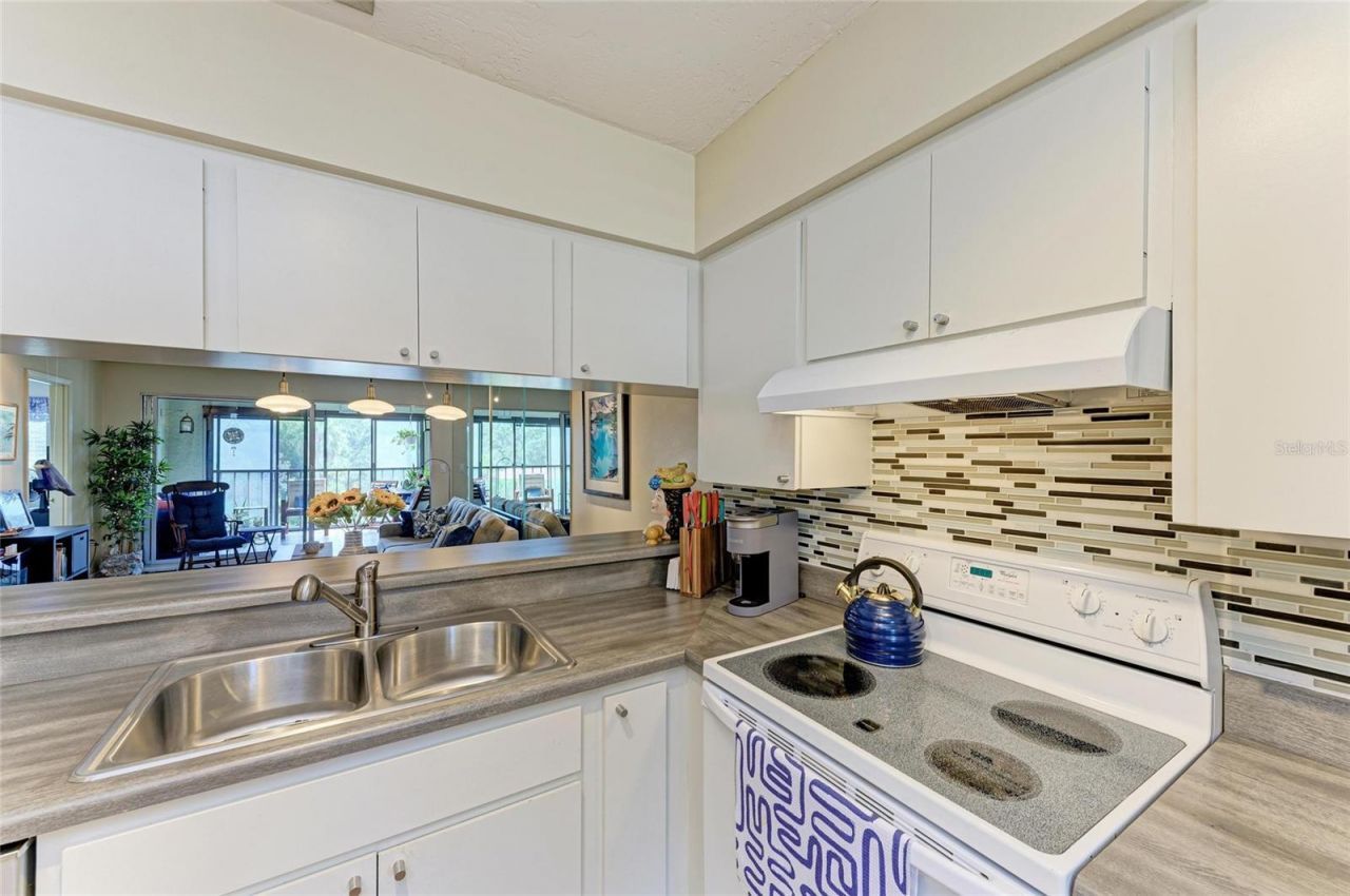 2124 Tamiami Trail, Unit 207, Sarasota, FL 34234 Photo