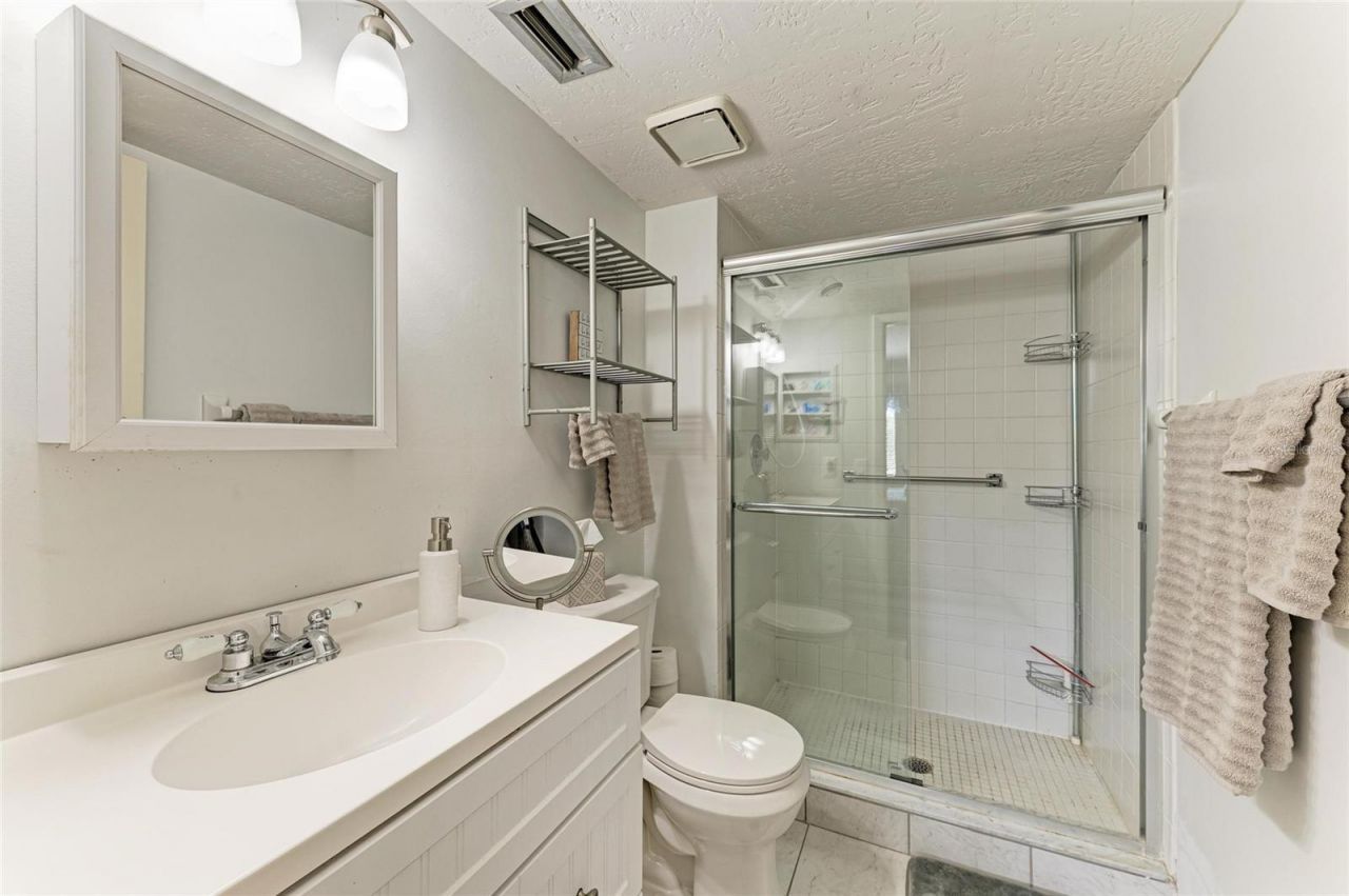 2124 Tamiami Trail, Unit 207, Sarasota, FL 34234 Photo