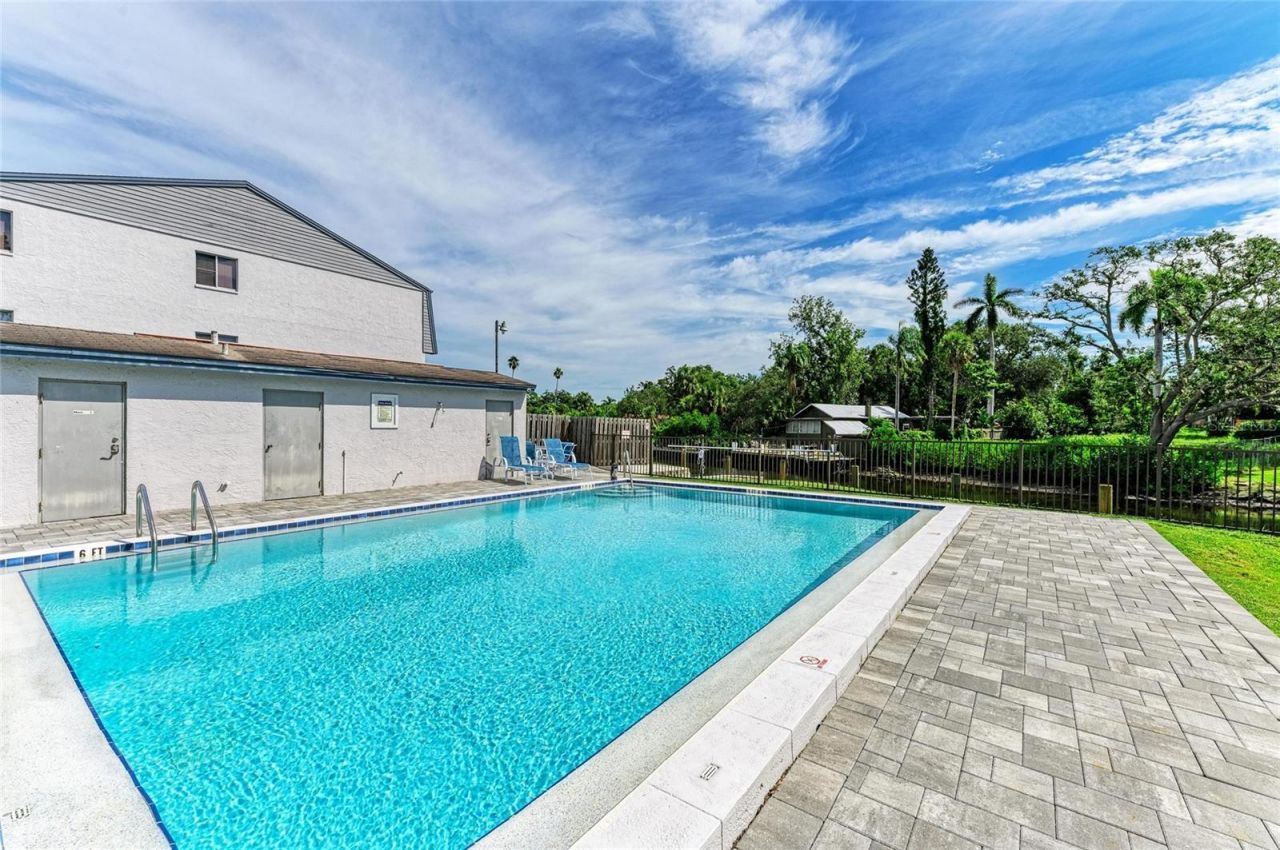 2124 Tamiami Trail, Unit 207, Sarasota, FL 34234 Photo