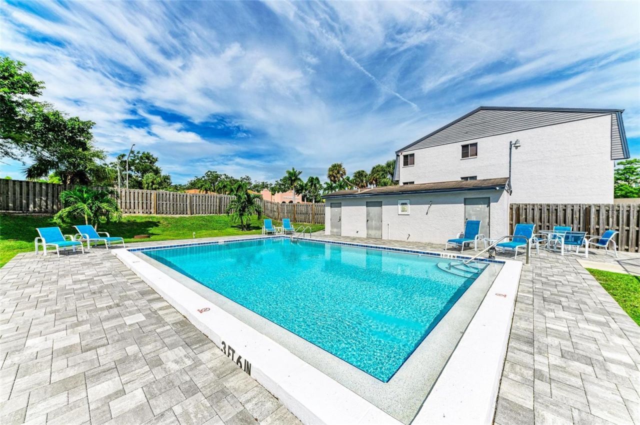 2124 Tamiami Trail, Unit 207, Sarasota, FL 34234 Photo