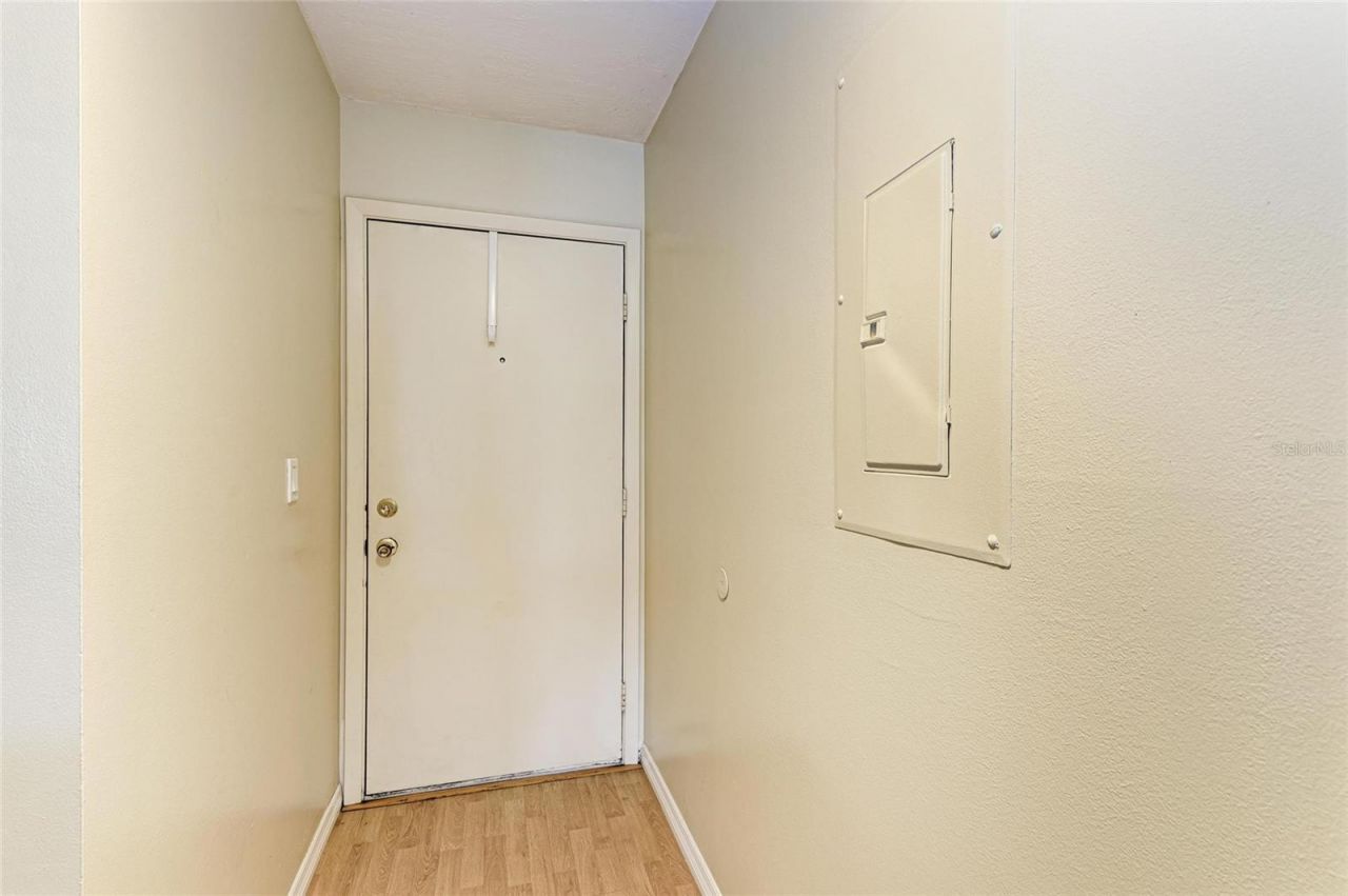 2124 Tamiami Trail, Unit 207, Sarasota, FL 34234 Photo