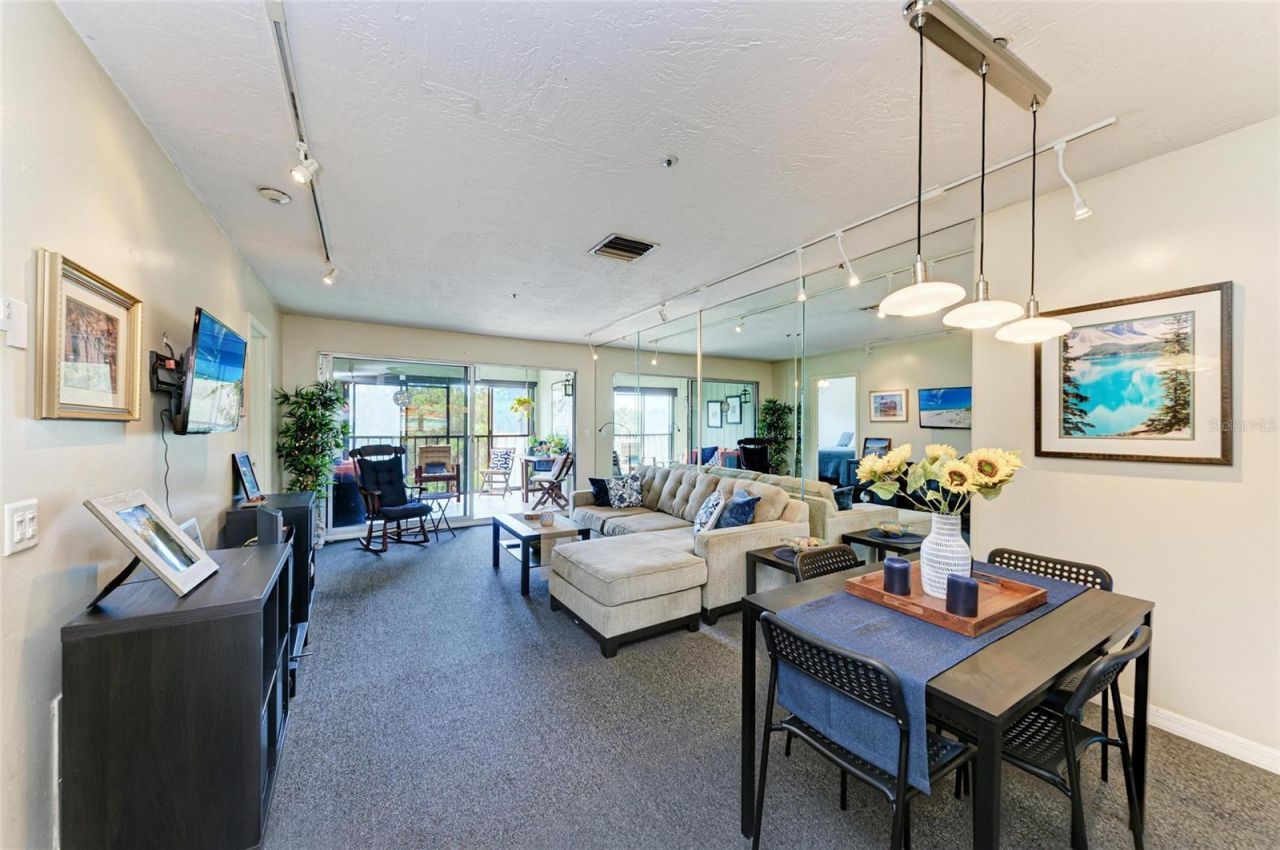 2124 Tamiami Trail, Unit 207, Sarasota, FL 34234 Photo