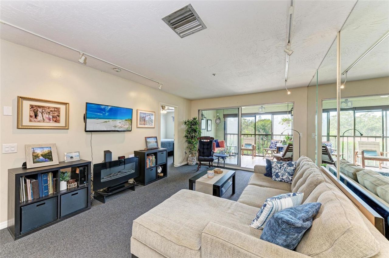 2124 Tamiami Trail, Unit 207, Sarasota, FL 34234 Photo