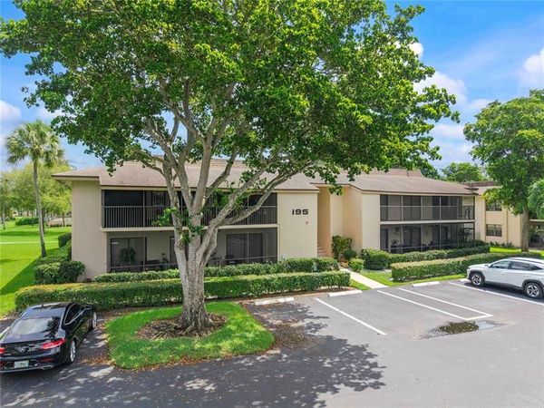 195 Deer Creek Boulevard, Unit 807, Deerfield Beach, FL 33442