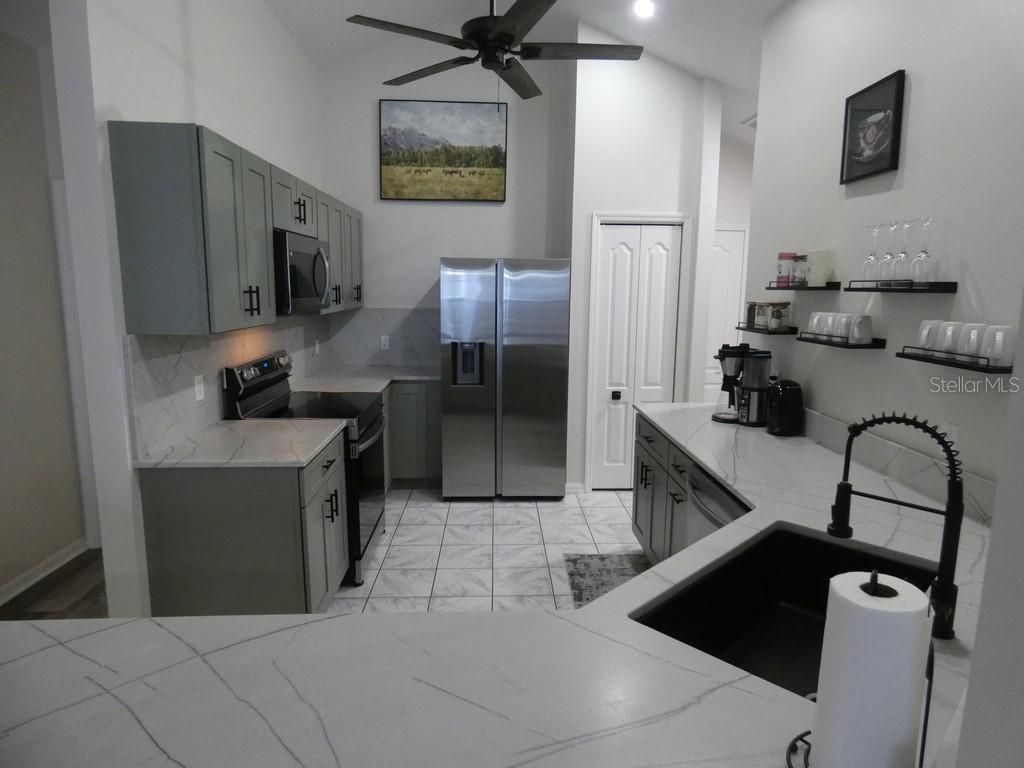 6534 Foxmoor Drive, Zephyrhills, FL 33542 Photo