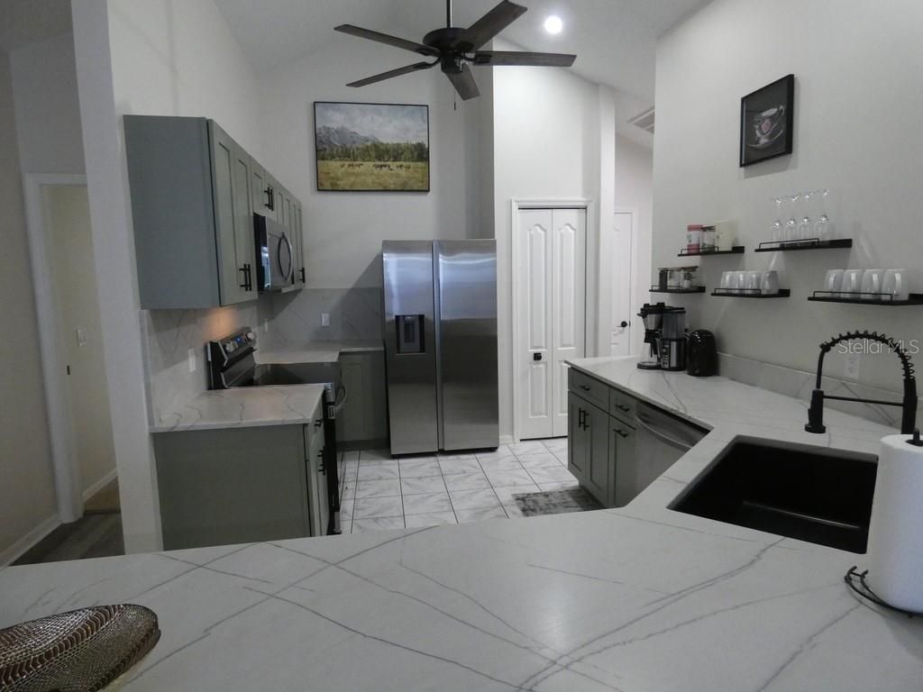 6534 Foxmoor Drive, Zephyrhills, FL 33542 Photo