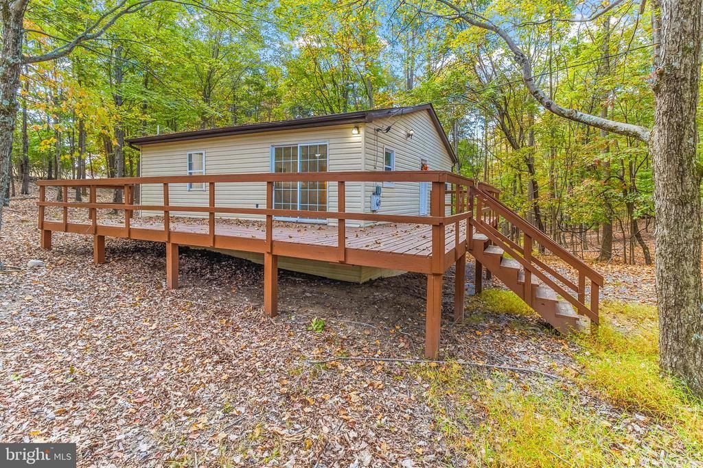 33 Maple Lane, Berkeley Springs, WV 25411 Main Photo