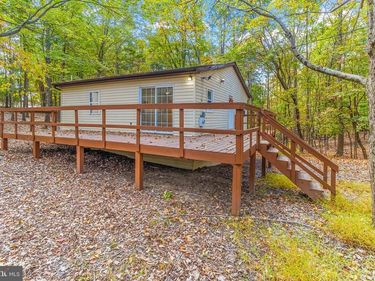 33 MAPLE LANE, BERKELEY SPRINGS, WV 25411