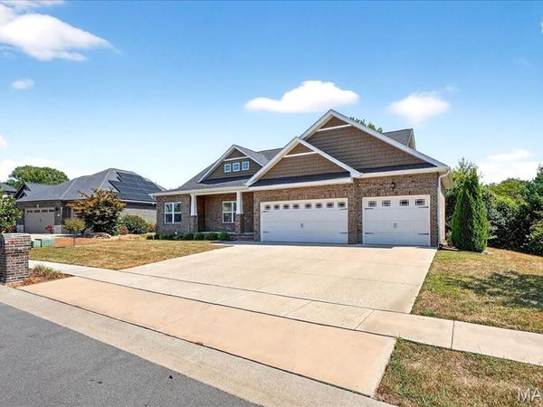 516 Ingleside Lane, O'Fallon, IL 62269