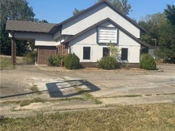 2336 W Irish Lane, Knob Noster, MO 65336