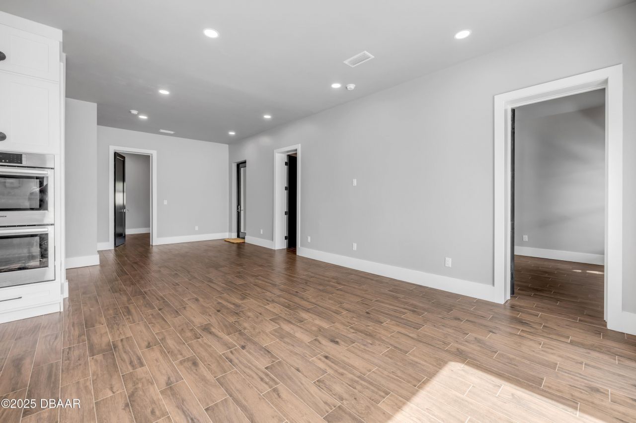 1707 N Peninsula Avenue, New Smyrna Beach, FL 32169 Photo