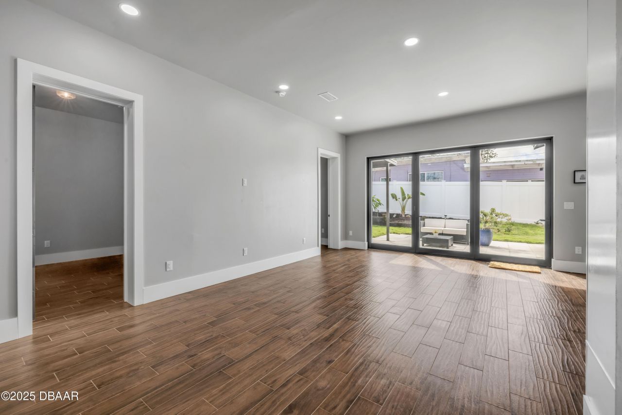 1707 N Peninsula Avenue, New Smyrna Beach, FL 32169 Photo