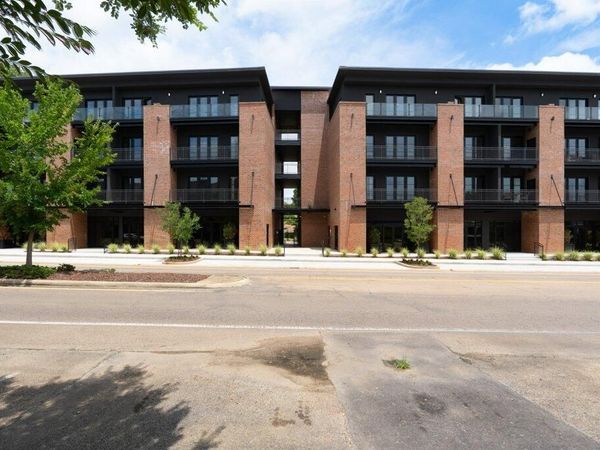 403 Russell St #402, Starkville, MS 39759