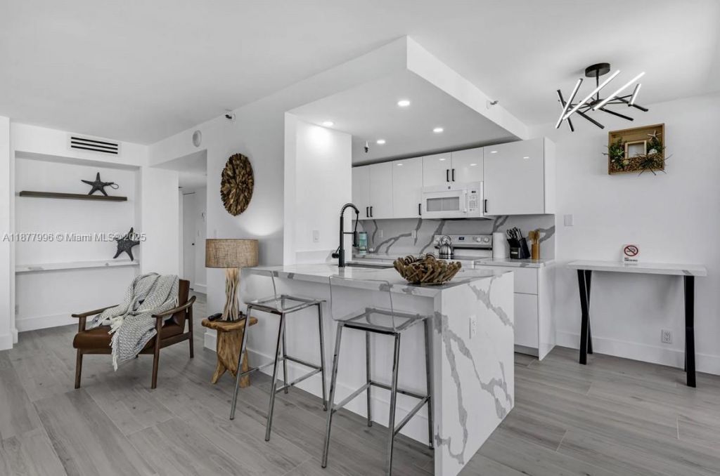 2555 Collins Ave, Unit 2200, Miami Beach, FL 33140 Photo