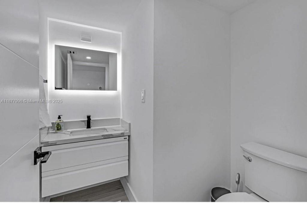 2555 Collins Ave, Unit 2200, Miami Beach, FL 33140 Photo