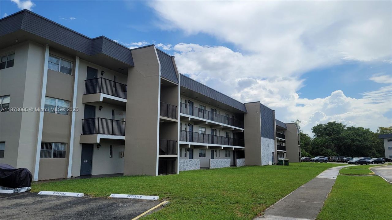 7820 S Colony Cir S, Unit 102, Tamarac, FL 33321 Photo