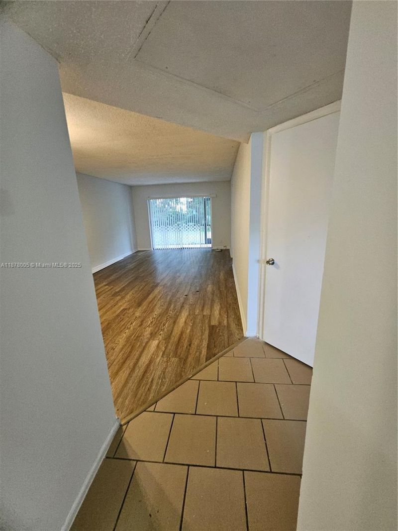 7820 S Colony Cir S, Unit 102, Tamarac, FL 33321 Photo