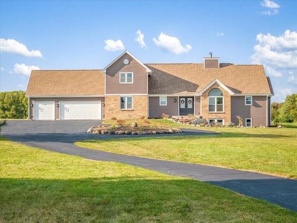 9281 Auburn Road, WINNEBAGO, IL 61088