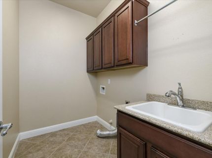 2112 Leighham Dr, Roseville, CA 95747 Photo