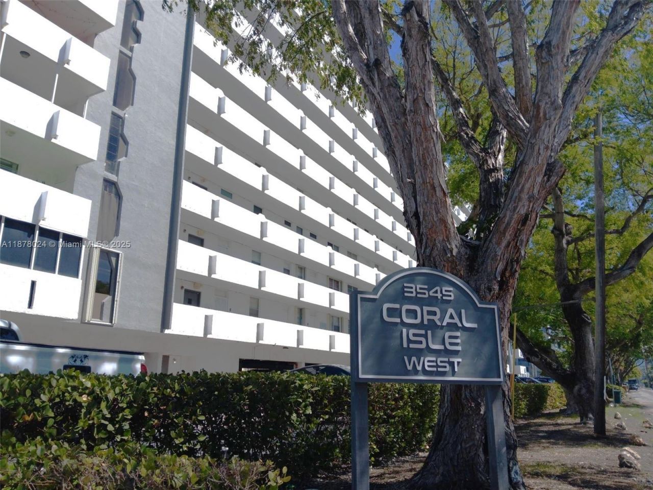 3545 NE 166th St, Unit 304, North Miami Beach, FL 33160 Photo