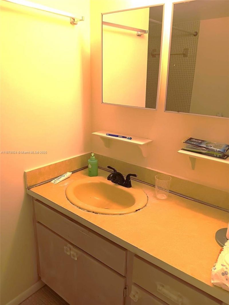 3545 NE 166th St, Unit 304, North Miami Beach, FL 33160 Photo