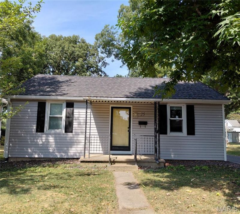 25 W Oak Street, Mascoutah, IL 62258 Main Photo
