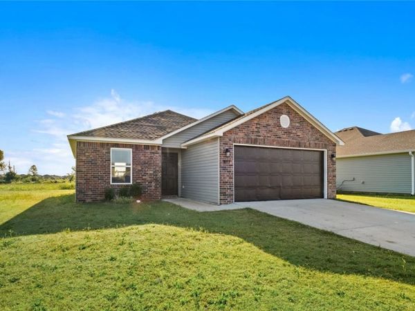 817 S Katlyn Drive , Siloam Springs, AR 72761