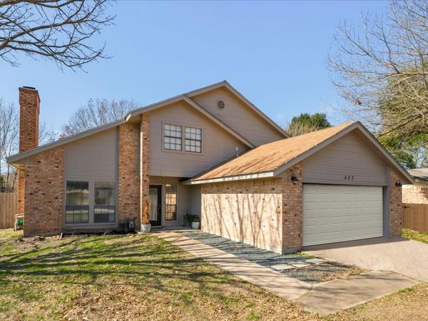 422 Connolly CIR W, Lockhart, TX 78644