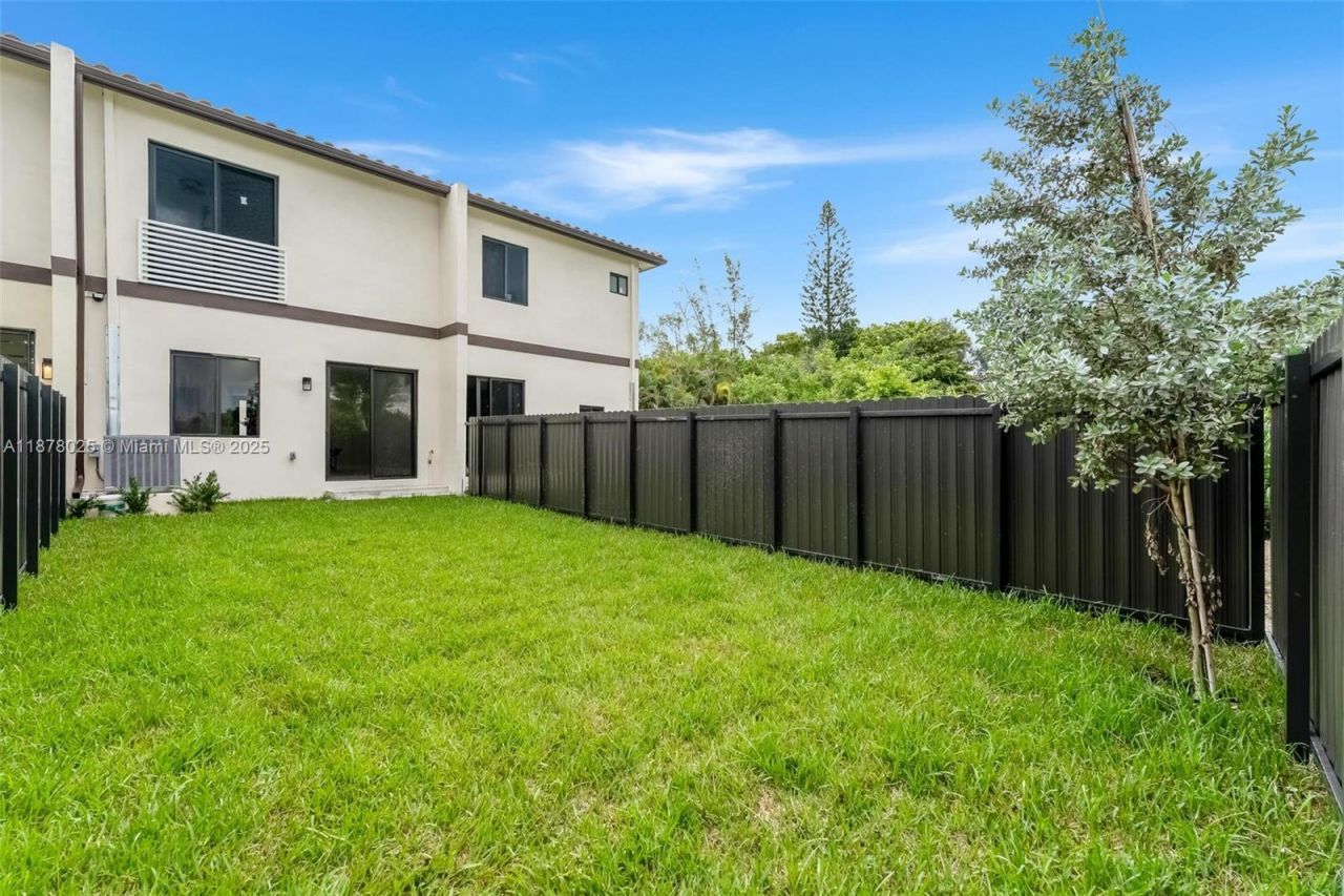 1962 NW 107th St, Unit 1958, Miami, FL 33167 Photo