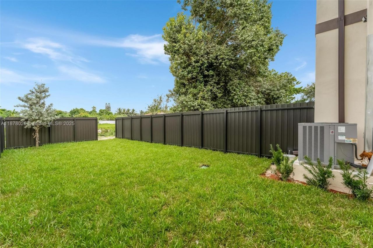 1962 NW 107th St, Unit 1958, Miami, FL 33167 Photo