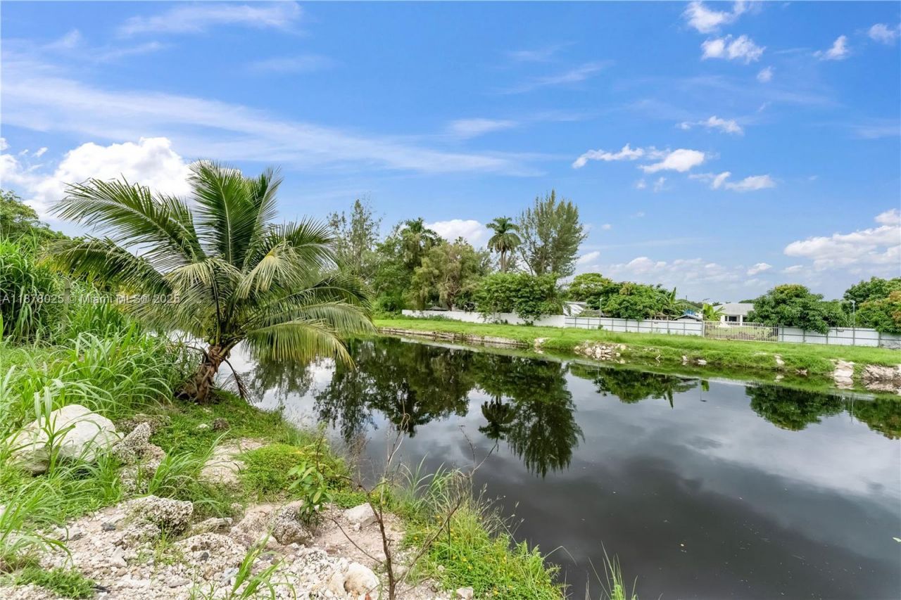 1962 NW 107th St, Unit 1958, Miami, FL 33167 Photo