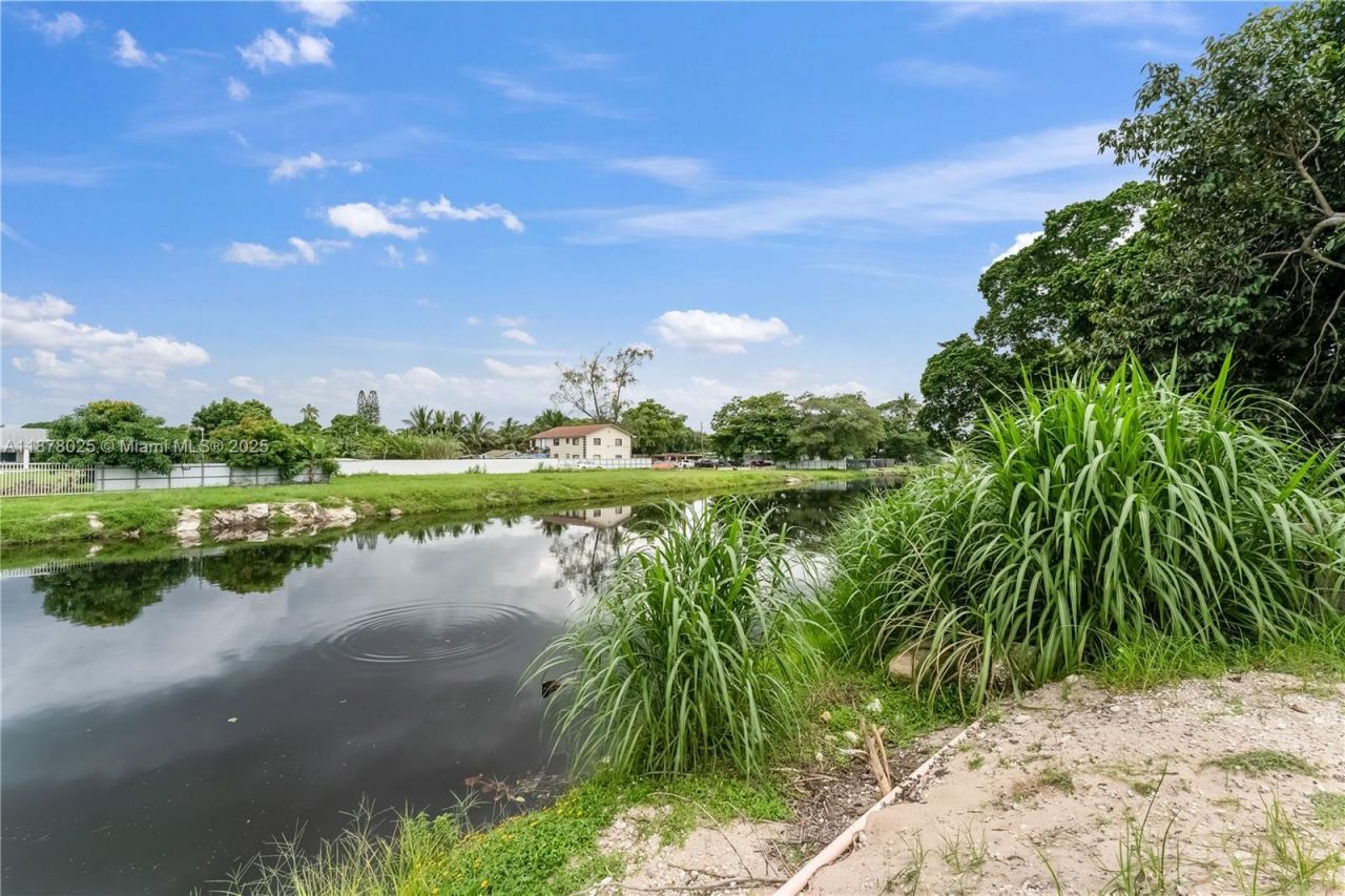 1962 NW 107th St, Unit 1958, Miami, FL 33167 Photo