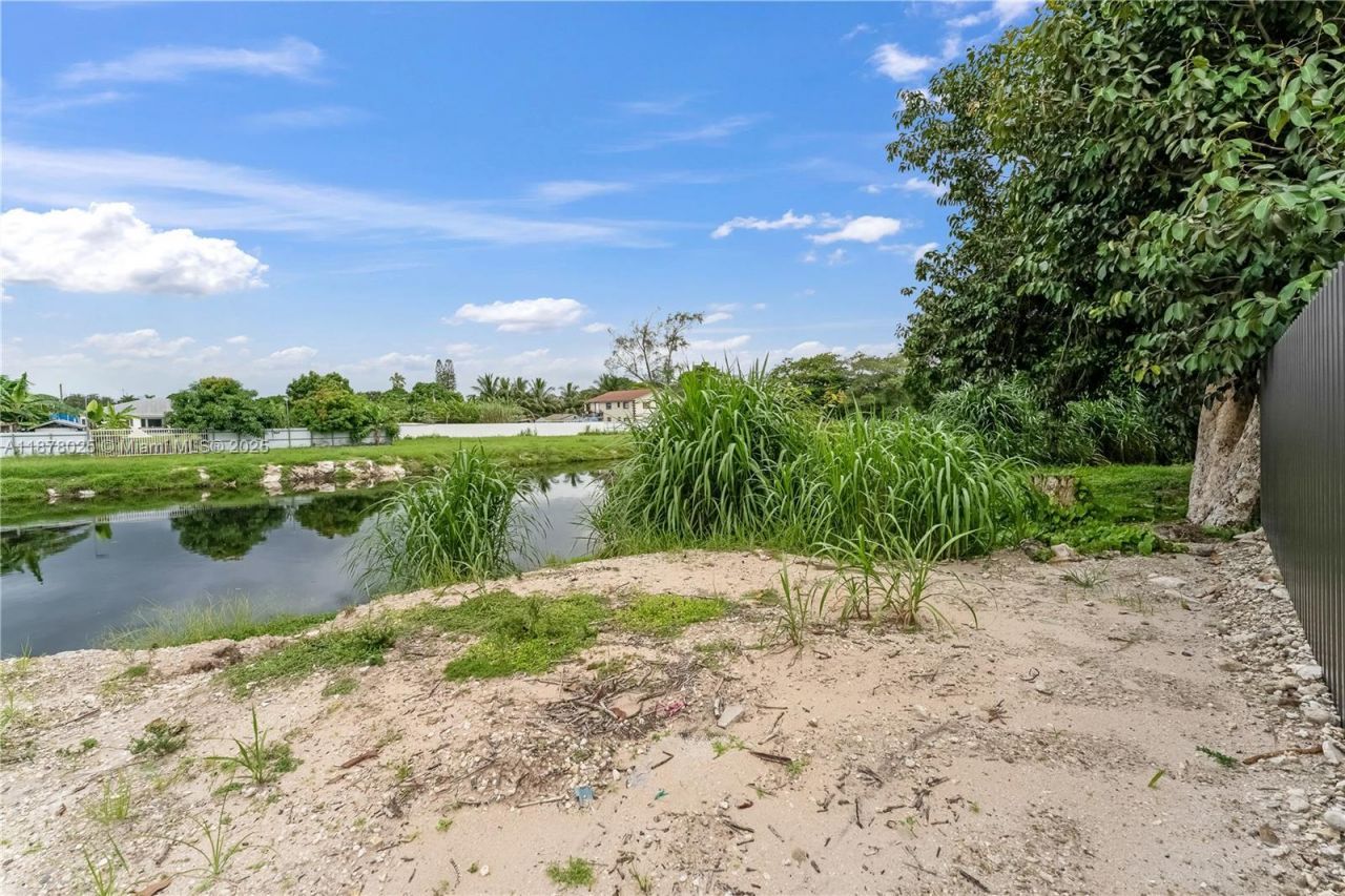 1962 NW 107th St, Unit 1958, Miami, FL 33167 Photo