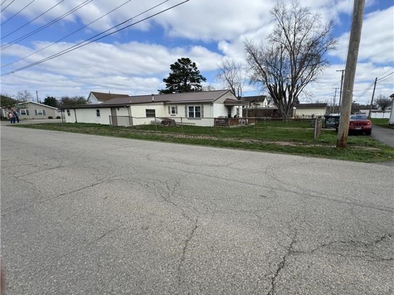 132 N 10th Street, Byesville, OH 43723 Photo 3