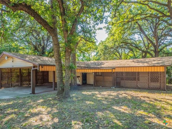 574 Oaklawn Drive, Rockdale, TX 76567