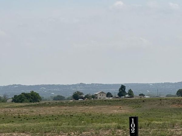 102 Baurenhof CT, Fredericksburg, TX 78624