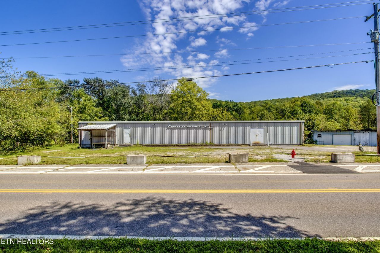 2511 Old Harriman Hwy, Harriman, TN 37748 Main Photo